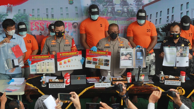 3 Warga Nigeria dan 2 Petugas Bea Cukai Gadungan Ditangkap Polres Bandara Soetta - Bagian 1