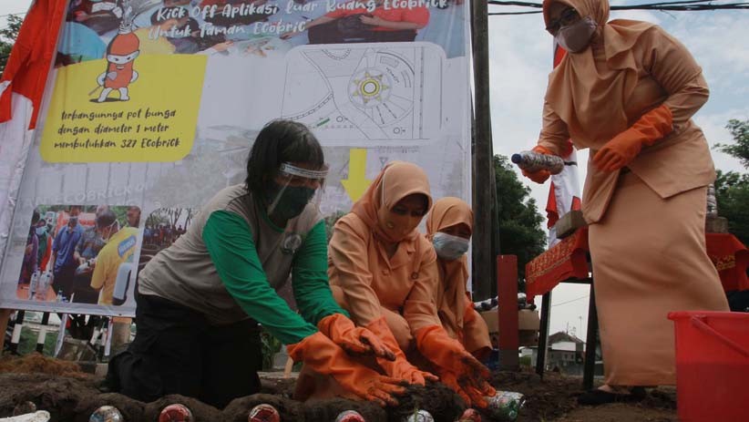 Kick Off Aplikasi Ruang Luar Ecobrick untuk Taman di Tapak Raya Semarang
