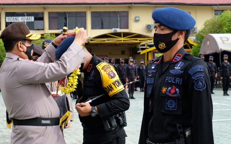 Irjen Pol Rikwanto Lepas 2 Kompi Personel Brimob Polda Kalteng BKO di Kalsel