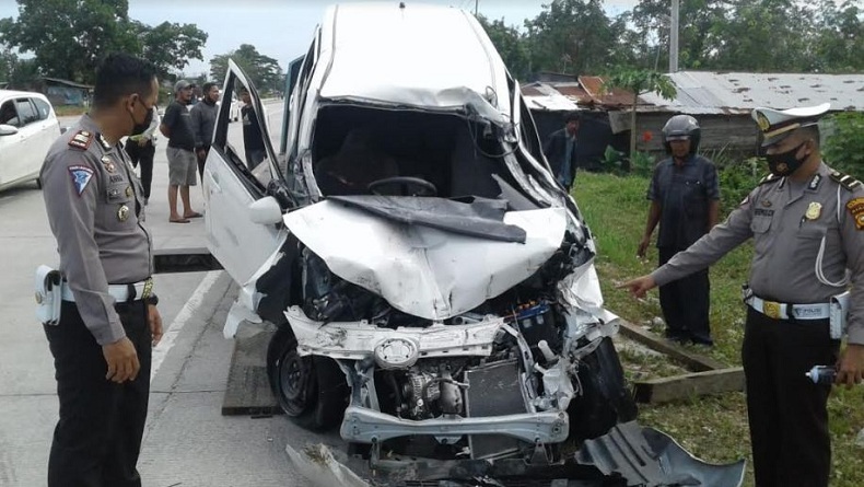 Identitas 4 Penumpang Daihatsu Sigra yang Tewas Tabrak Truk di Jalan Lintas Pekanbaru