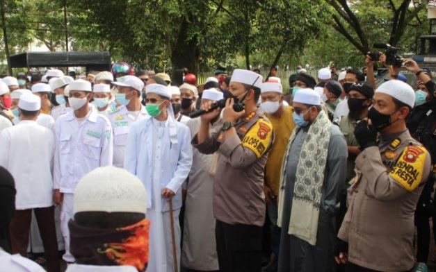 Aksi 1812 Tuntut Pembebasan Habib Rizieq di Pontianak Dibubarkan Paksa Polisi
