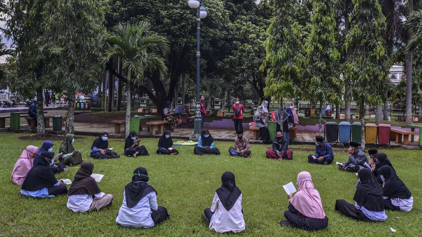 Hilangkan Jenuh dengan Membaca Alquran di Ruang Terbuka