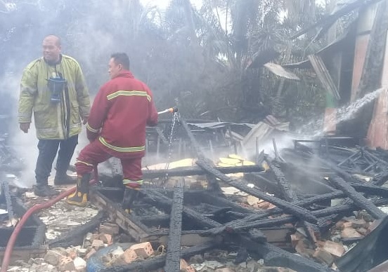 Hanya 5 Menit, Gedung SD di Kota Jambi Ludes Terbakar hingga Ambruk