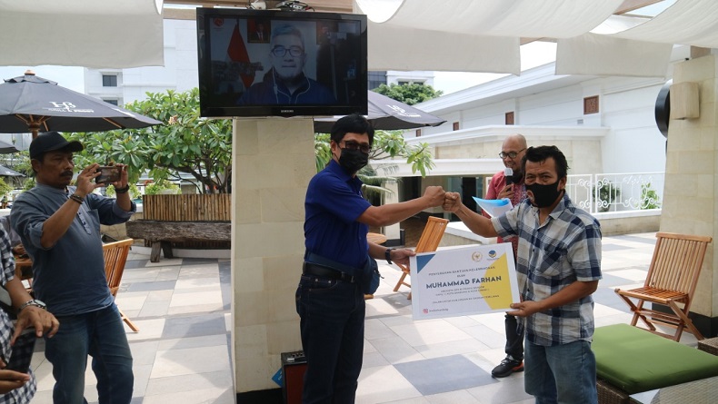 title Salurkan Bantuan Kelembagaan di Bandung, M Farhan: Jangan untuk Menyicil Motor Salurkan Bantuan Kelembagaan di Bandung, M Farhan: Jangan untuk Menyicil Motor