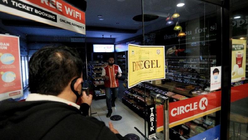 Langgar Peraturan soal Covid-19, Empat Minimarket di Kota Bandung Disegel 