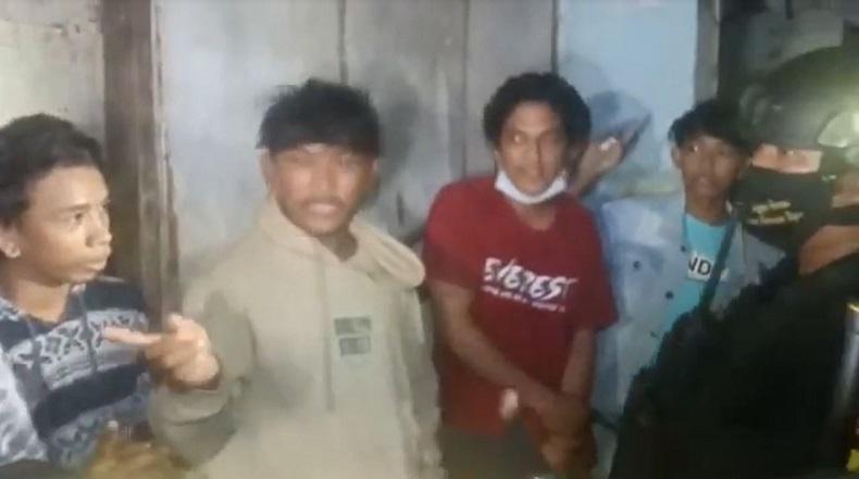 title Pesta Miras di Makassar Dibubarkan Polisi, 4 Pemuda Diamankan Pesta Miras di Makassar Dibubarkan Polisi, 4 Pemuda Diamankan