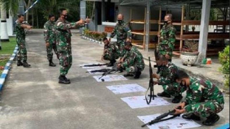 title Asah Ketangkasan, Prajurit TNI AL Tanjungbalai Asahan Berlatih Bongkar Pasang Senjata Asah Ketangkasan, Prajurit TNI AL Tanjungbalai Asahan Berlatih Bongkar Pasang Senjata