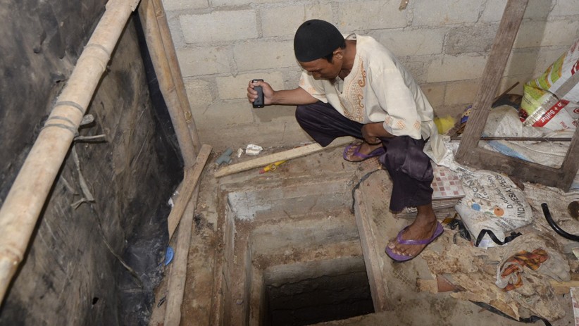 Penampakan Bungker Tempat Upik Lawanga Sembunyi dan Simpan Bahan Peledak - Bagian 1