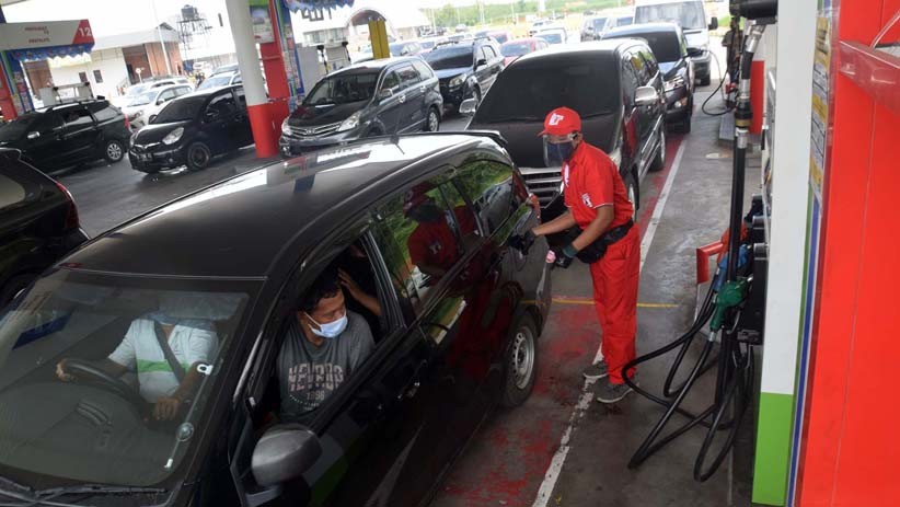 Jelang Libur Natal dan Tahun Baru, Rest Area Tol Trans Jawa Dipadati Pemudik - Bagian 2