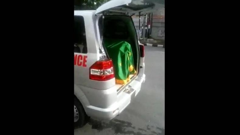 title Ambulans Bawa Jenazah dari Bekasi Tabrak Mobil Brio di Purwokerto Ambulans Bawa Jenazah dari Bekasi Tabrak Mobil Brio di Purwokerto