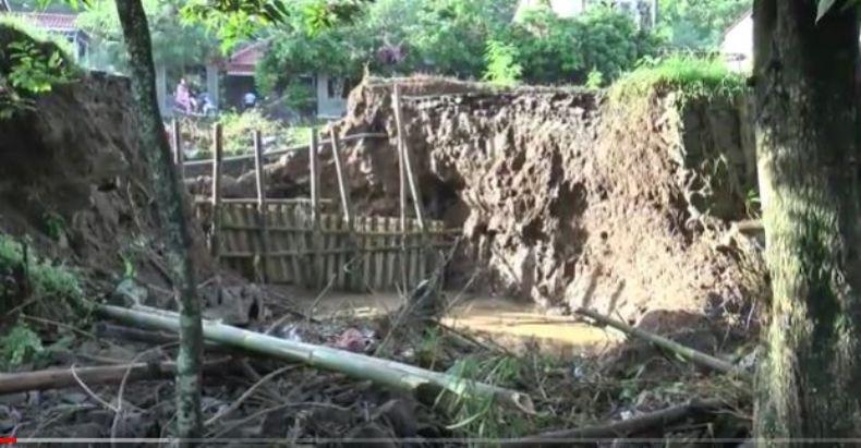 Dua Titik Tanggul Jebol di Sungai Aji Kendal Mulai Diperbaiki 