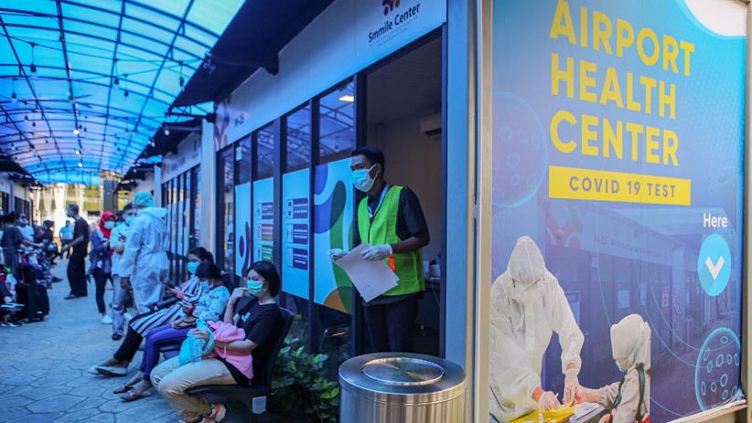 Begini Antrean Calon Penumpang Pesawat Rapid Test Antigen di Bandara Soetta - Bagian 3