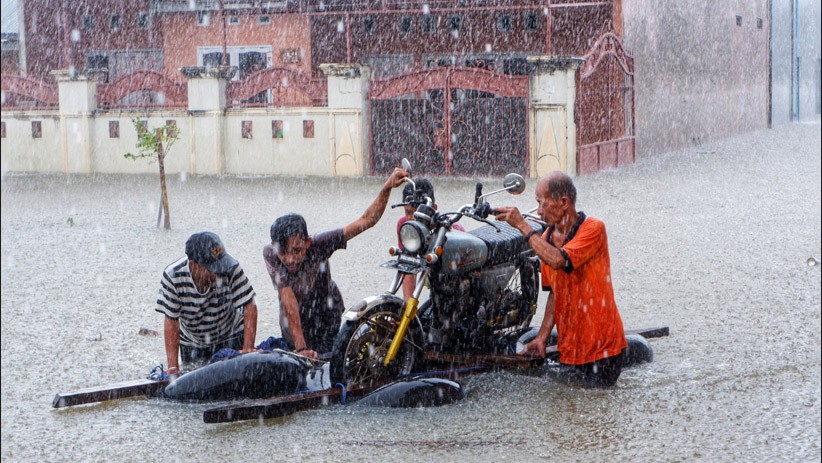 Hujan Deras, Permukiman Perumnas Antang Makassar Terendam Banjir - Bagian 3