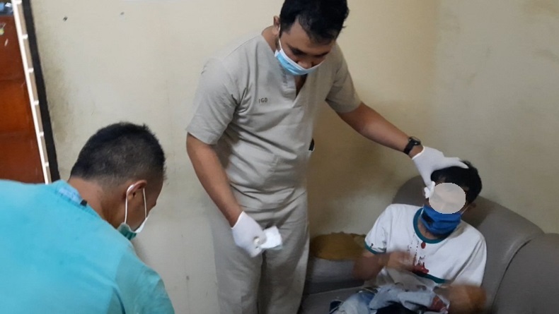 title Tepergok Curi HP di RS Soekardjo Tasikmalaya, Residivis Babak Belur Dihajar Massa Tepergok Curi HP di RS Soekardjo Tasikmalaya, Residivis Babak Belur Dihajar Massa