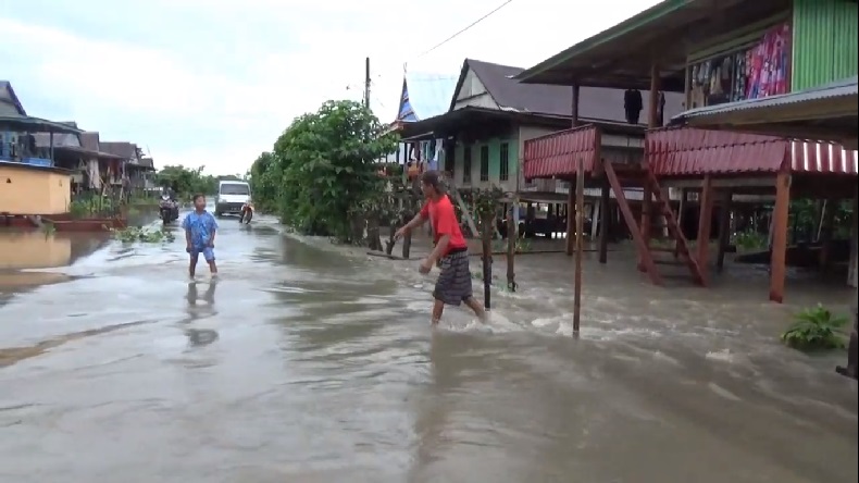 Banjir Di Makassar Terus Meluas Ketinggian Air Capai 1 5 Meter Bagian 1