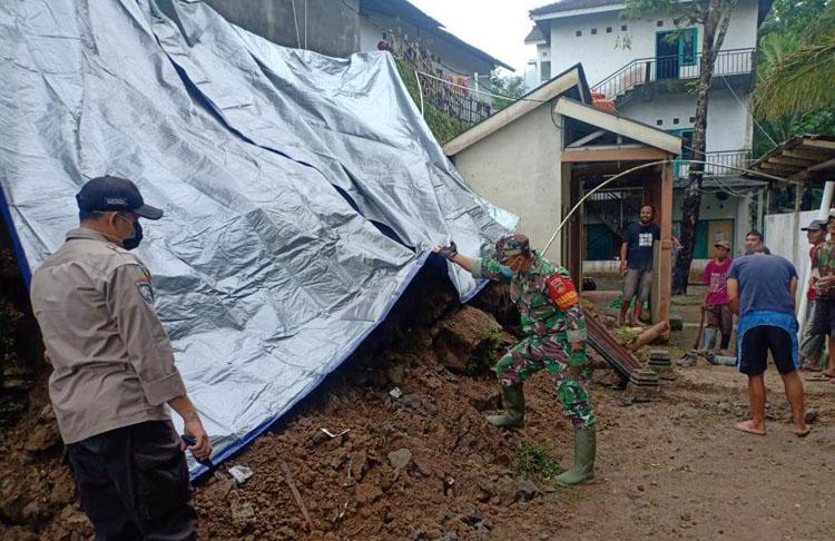 Tergerus Hujan Deras, TK dan Rumah Warga di Kulonprogo Terancam Longsor
