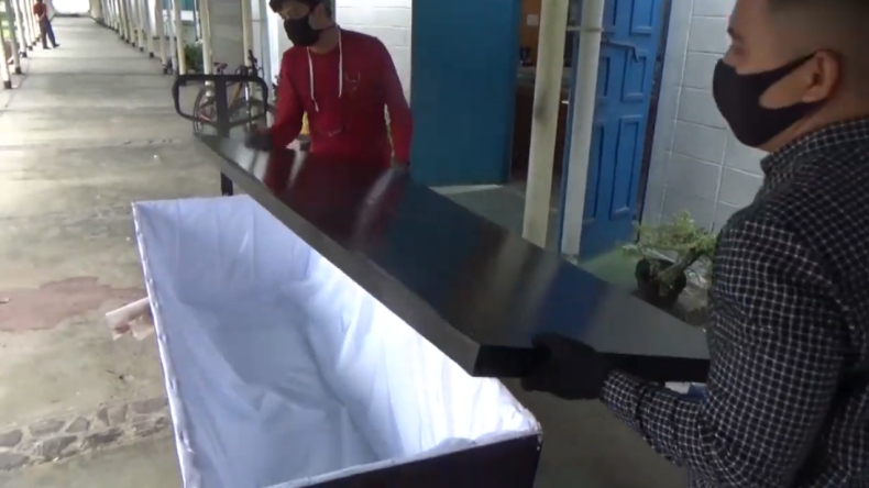 Setop Membuat Lemari, BLK Padang Kini Buat Peti Mati Khusus Jenazah Covid-19