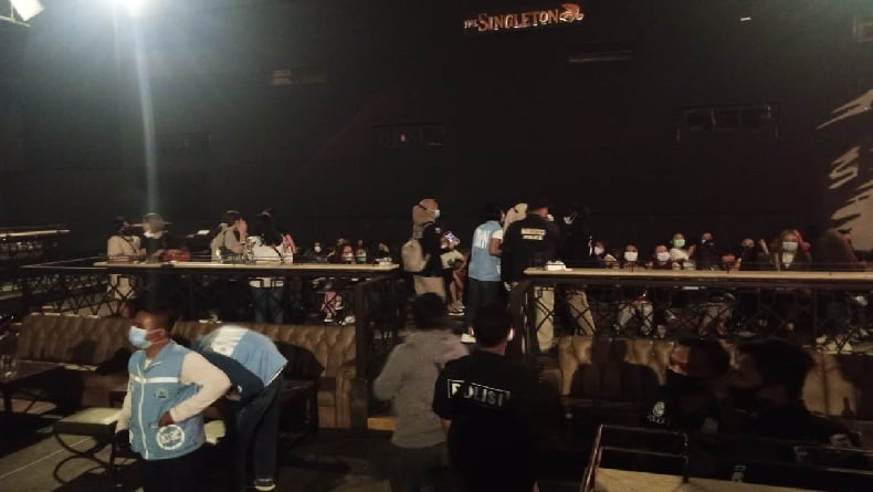 Cipta Kondisi Jelang Libur Nataru, Aparat Gabungan Razia Tempat Hiburan Malam di Bandung