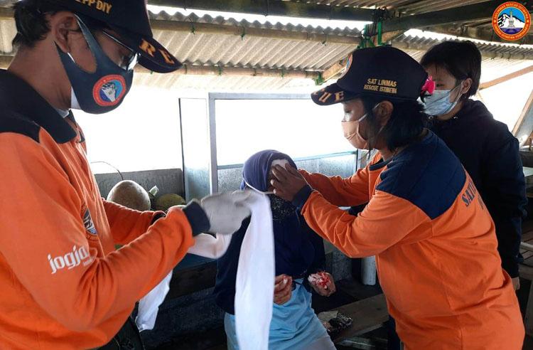 Jatuh saat Berfoto di Pemecah Gelombang Pantai Glagah, Wisatawan Asal Bantul Terluka