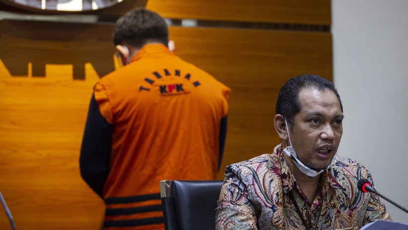 Suap Mantan Bupati Cirebon, Dirut KPI Sutikno Ditahan KPK - Bagian 3