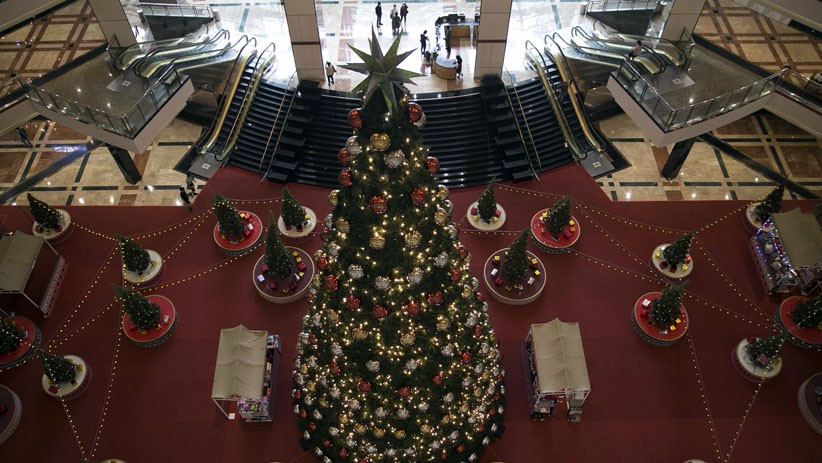 Penampakan Pohon Natal Raksasa di Dalam Mal Jakarta - Bagian 2