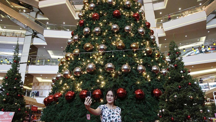Penampakan Pohon Natal Raksasa di Dalam Mal Jakarta - Bagian 3