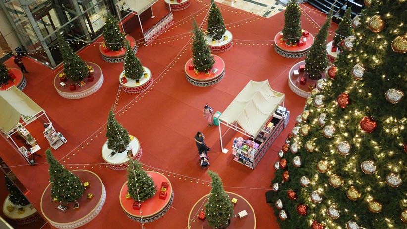 Penampakan Pohon Natal Raksasa di Dalam Mal Jakarta - Bagian 4