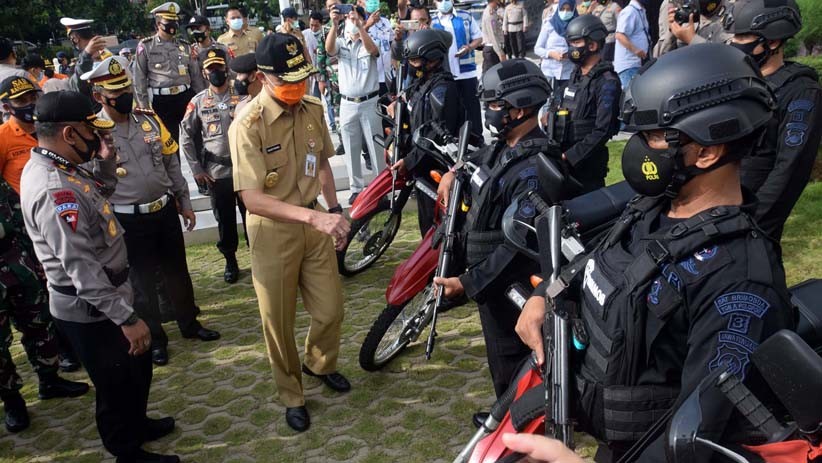 Ganjar Pranowo Pimpin Apel Gelar Pasukan Operasi Lilin Candi 2020 Jateng - Bagian 2