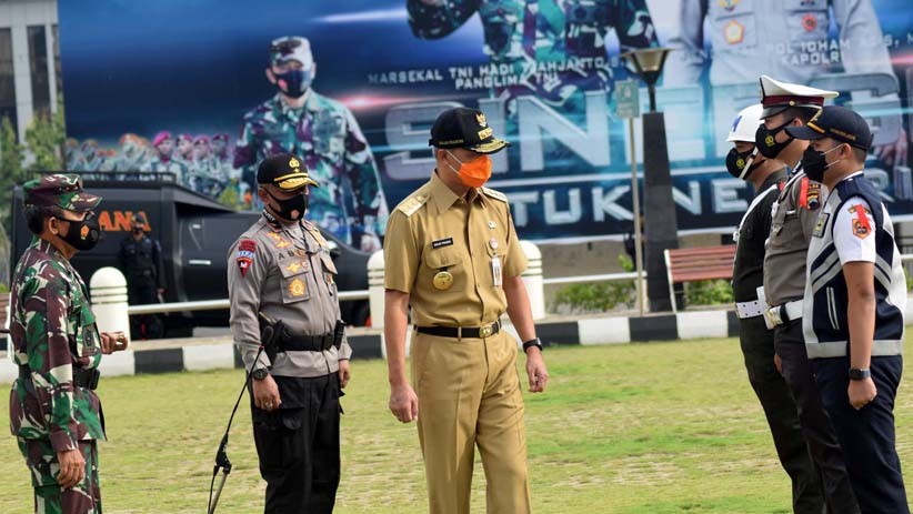 Ganjar Pranowo Pimpin Apel Gelar Pasukan Operasi Lilin Candi 2020 Jateng - Bagian 1