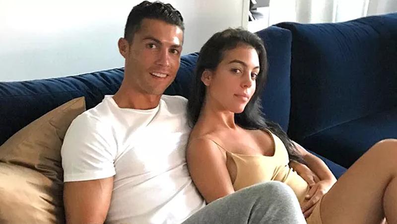 Cristiano Ronaldo dan Georgina Rodriguez Berurusan dengan Polisi Italia