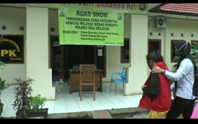 Mantan Perawat Cantik Ini Simpan Sabu dalam Sajadah