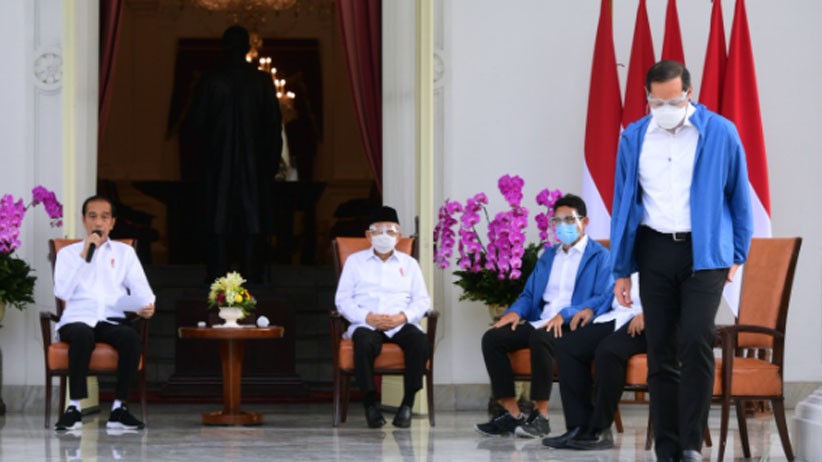 Presiden Jokowi Reshuffle Kabinet, Tri Rismaharini dan Sandiaga Uno Jadi Menteri - Bagian 7