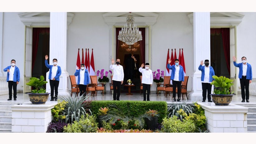 Presiden Jokowi Reshuffle Kabinet, Tri Rismaharini dan Sandiaga Uno Jadi Menteri - Bagian 1