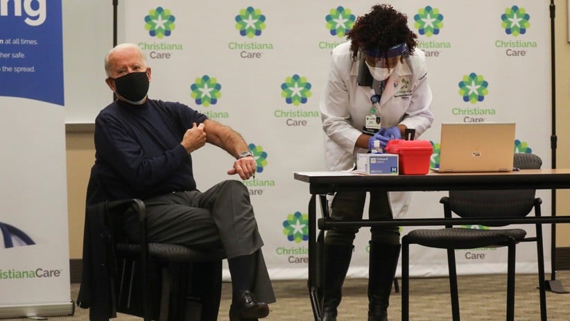 Momen Joe Biden Disuntik Vaksin Covid-19, Disiarkan Langsung Televisi - Bagian 3