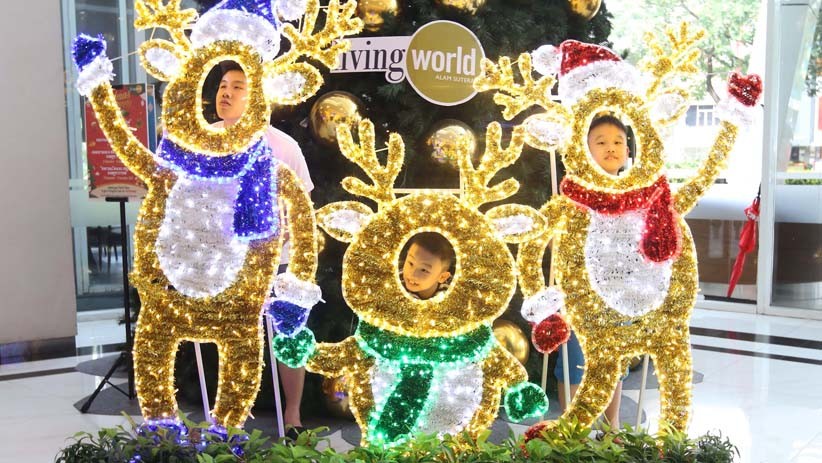 Pernak-pernik Natal Hiasi Pusat Perbelanjaan Alam Sutera - Bagian 3