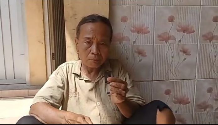 Nenek Nenti Lemas dan Pusing jika Sehari Saja Tak Makan Silet