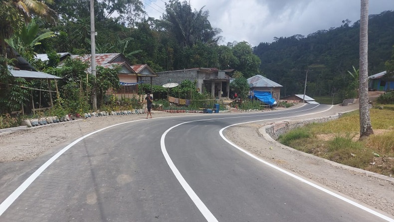 title Puluhan Tahun Berlumpur, Ruas Jalan Desa di Sinjai Telah Dilapisi Aspal Puluhan Tahun Berlumpur, Ruas Jalan Desa di Sinjai Telah Dilapisi Aspal