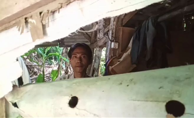 Alami Gangguan Jiwa, Guru Ngaji di Purwakarta Tinggal di Gubuk Mirip Kandang Kambing