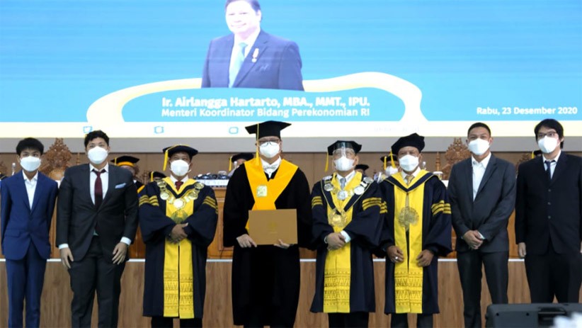 Airlangga Hartarto Terima Gelar Doktor Honoris Causa dari UNNES - Bagian 2