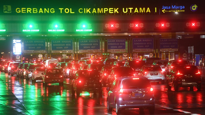 Pantauan Arus Mudik Nataru di Tol Cikampek, Lalu Lintas Ramai Lancar - Bagian 1