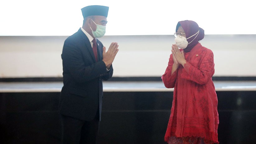 Tri Rismaharini Terima Jabatan Menteri Sosial dari Muhadjir Effendy - Bagian 1