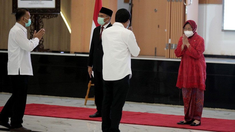 Tri Rismaharini Terima Jabatan Menteri Sosial dari Muhadjir Effendy - Bagian 3