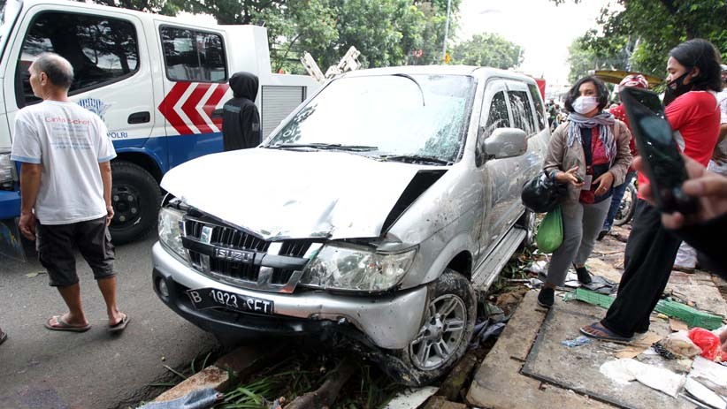 Pedagang Gorengan Tewas Terseret Mobil hingga 10 Meter di Tebet - Bagian 1