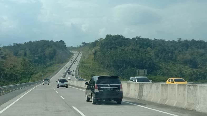 Jelang Libur Natal, Arus Lalu Lintas di Tol Semarang – Solo Terpantau Lancar