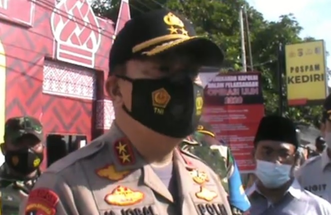 title Cek Pos Pam Nataru, Kapolda NTB dan Danrem Beri Bingkisan ke Petugas Cek Pos Pam Nataru, Kapolda NTB dan Danrem Beri Bingkisan ke Petugas