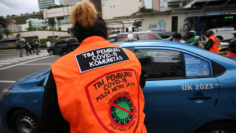 Tim Pemburu Covid-19 Sosialisasi 3M di Bundaran HI - Bagian 1