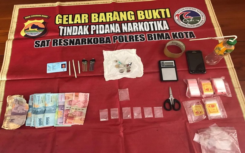 Asyik Pesta Sabu di Kos, Pria dan IRT di Bima Kota Ditangkap