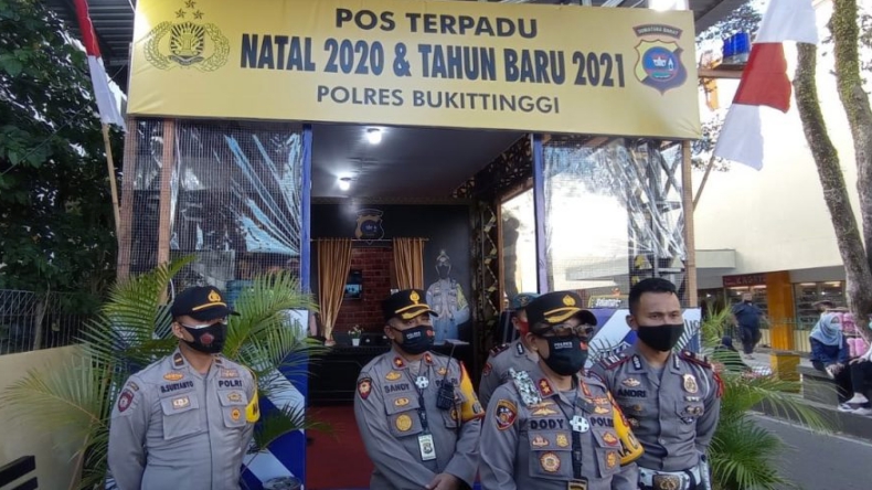 Polres Bukittinggi Imbau Jemaat Patuhi Protokol Kesehatan saat Misa Natal