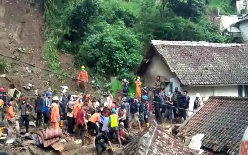 Korban Longsor Jayagiri Lembang Ditemukan Meninggal di Ruang Tengah Dekat Sofa