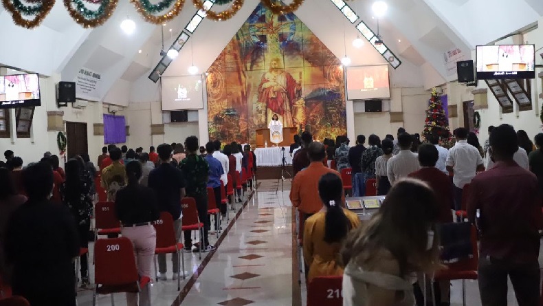 title Misa Malam Natal Kondusif, Plt Wali Kota Titip Doa Keselamatan Warga Cimahi Misa Malam Natal Kondusif, Plt Wali Kota Titip Doa Keselamatan Warga Cimahi